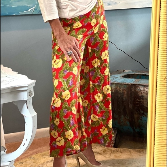 Urban Outfitters, Vibrant Floral Wide-Leg Copped Pants,Side Buttons, Size 2 - Picture 3 of 8